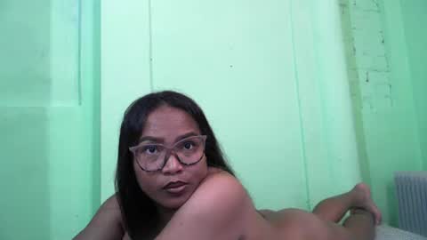 voagelle online show from February 2025 04:45:02 PM