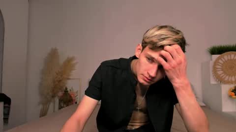 Snapshot of volan_starts chatting on February 2026 04:06:02 AM Dan online show from February 2026 04:06:02 AM