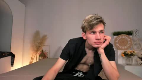 Snapshot of volan_starts chatting on February 2026 04:27:01 AM Dan online show from February 2026 04:27:01 AM