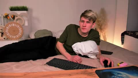 Snapshot of volan_starts chatting on February 2026 07:51:01 AM Dan online show from February 2026 07:51:01 AM