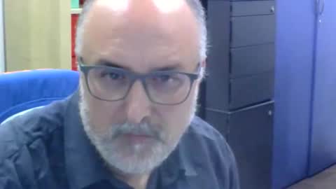 volpi72 online show from November 2025 07:03:01 PM