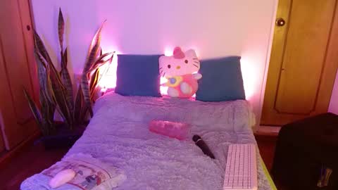 Snapshot of w_kittycat chatting on September 2025 12:05:01 PM kitty SUPORT ME AND MY BABY SINGLE MOMY online show from September 2025 12:05:01 PM