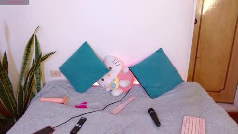 Snapshot of w_kittycat chatting on November 2025 09:46:02 PM kitty SUPORT ME AND MY BABY SINGLE MOMY online show from November 2025 09:46:02 PM