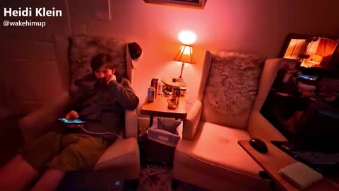 Snapshot of wakehimup chatting on November 2025 07:29:01 AM wakehimup online show from November 2025 07:29:01 AM