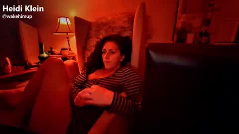 Snapshot of wakehimup chatting on November 2025 08:37:01 AM wakehimup online show from November 2025 08:37:01 AM