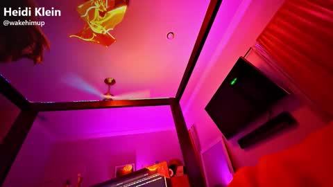 Snapshot of wakehimup chatting on December 2025 09:48:01 AM wakehimup online show from December 2025 09:48:01 AM