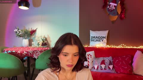 Mia online show from December 2024 02:33:01 PM