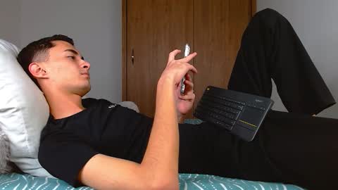 wal jones online show from December 2025 04:30:02 AM