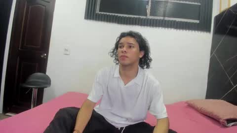 wallis_ online show from December 2025 07:12:02 PM