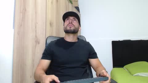 WALTER BROWN  online show from November 2025 03:36:01 PM