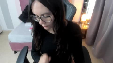 Alexandra online show from October 2025 04:29:01 PM