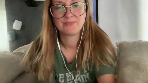 Snapshot of wanderlustjade chatting on April 2026 10:00:02 PM Jade Adonis online show from April 2026 10:00:02 PM
