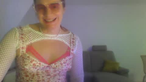 Snapshot of wannafeelitall chatting on December 2024 05:37:01 PM Emilia inst  online show from December 2024 05:37:01 PM