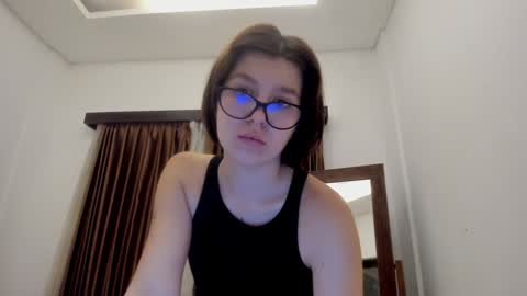 Snapshot of warm_june chatting on January 2025 09:51:01 PM June online show from January 2025 09:51:01 PM