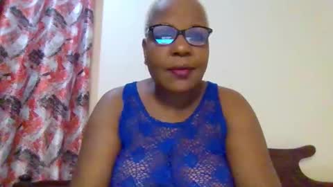 Snapshot of weaverbird25 chatting on February 2026 08:36:01 PM weaverbird25 online show from February 2026 08:36:01 PM