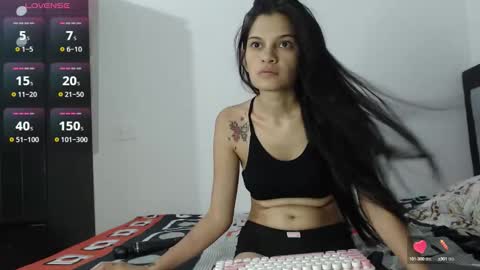 Snapshot of webcams_777 chatting on October 2025 06:45:01 AM luisa y paul online show from October 2025 06:45:01 AM