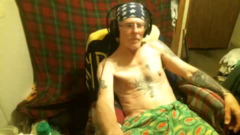 Snapshot of wellhung696969 chatting on June 2026 09:07:01 AM WOMEN MAKE MY COCK THROB online show from June 2026 09:07:01 AM