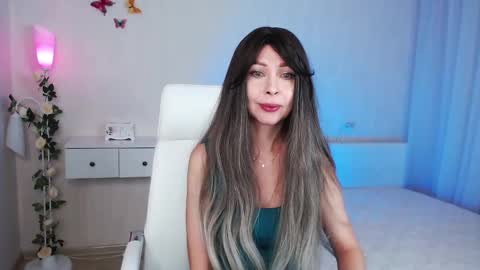 Snapshot of wendifoster chatting on December 2024 07:00:01 PM Wendi Foster online show from December 2024 07:00:01 PM