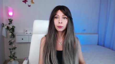 Snapshot of wendifoster chatting on December 2024 06:45:01 PM Wendi Foster online show from December 2024 06:45:01 PM