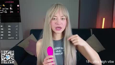 Snapshot of wendylovelylovew chatting on September 2025 02:42:01 PM Wendy online show from September 2025 02:42:01 PM