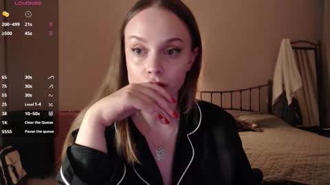 Lana online show from September 2025 05:35:02 PM