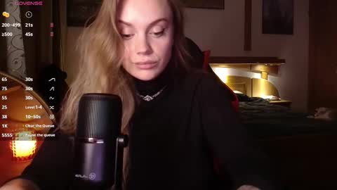 Lana online show from November 2025 08:55:01 PM