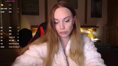 Lana online show from November 2025 09:14:02 PM