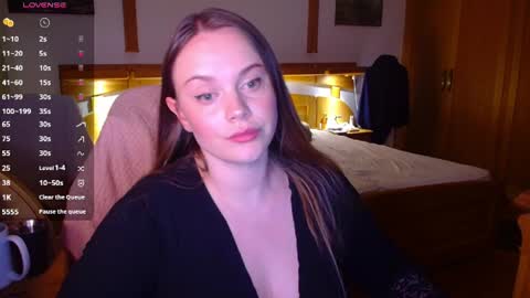 Lana online show from July 2026 07:27:01 PM