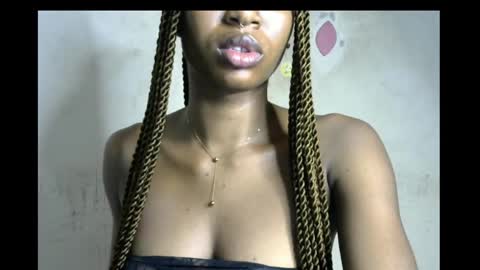 Bella online show from November 2025 09:08:01 PM