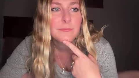 Snapshot of wet_scarlett72 chatting on October 2025 12:35:01 AM Scarlett online show from October 2025 12:35:01 AM