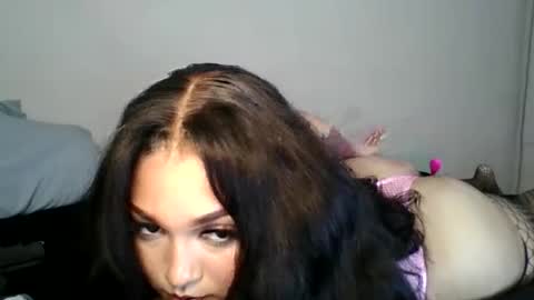 Snapshot of wetcreamerr chatting on June 2026 01:43:01 AM SheSquirts online show from June 2026 01:43:01 AM