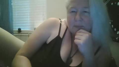 whipsnap19 online show from October 2025 12:06:01 PM