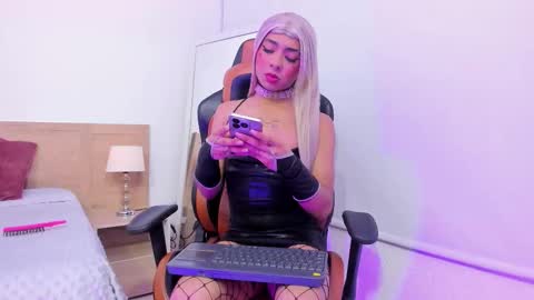 Snapshot of whisper_nova chatting on February 2026 04:40:02 AM Nova online show from February 2026 04:40:02 AM