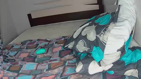 whitebars22 online show from September 2025 08:31:02 PM