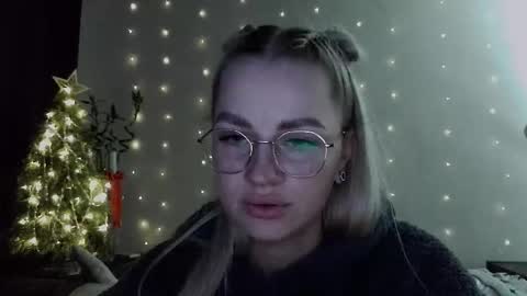 whitehex666 online show from December 2025 05:10:02 PM