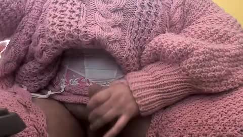 Snapshot of whitesweater chatting on December 2024 09:56:01 AM whitesweater online show from December 2024 09:56:01 AM