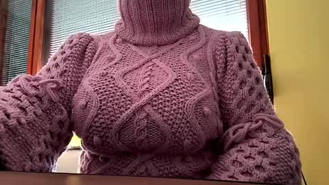 Snapshot of whitesweater chatting on March 2025 07:19:01 AM whitesweater online show from March 2025 07:19:01 AM