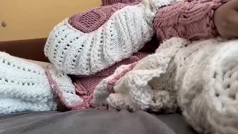 Snapshot of whitesweater chatting on March 2026 06:28:02 AM whitesweater online show from March 2026 06:28:02 AM