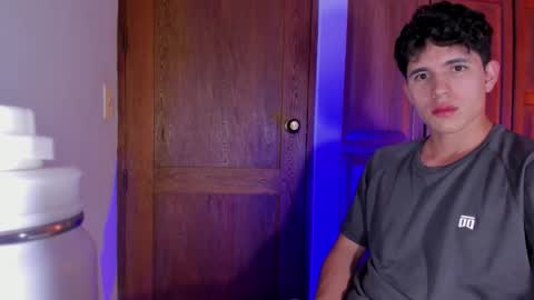 whos_he online show from February 2026 07:10:01 PM