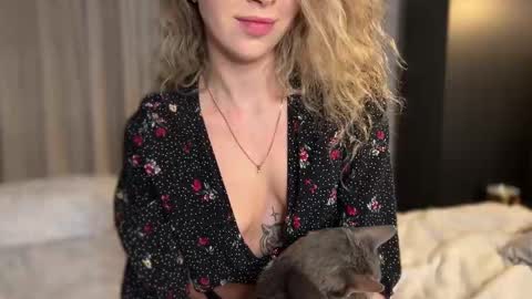 Alice online show from February 2025 11:04:02 PM