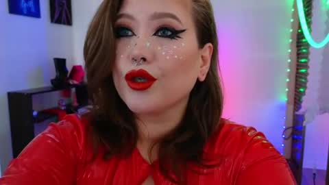 Snapshot of wickedxqueen chatting on June 2026 12:52:01 PM Laura online show from June 2026 12:52:01 PM