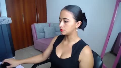 Ilauren online show from January 2025 07:03:01 PM