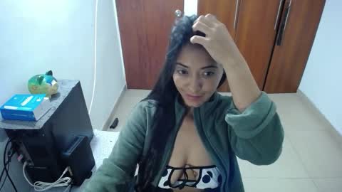 Ilauren online show from September 2025 10:05:01 AM