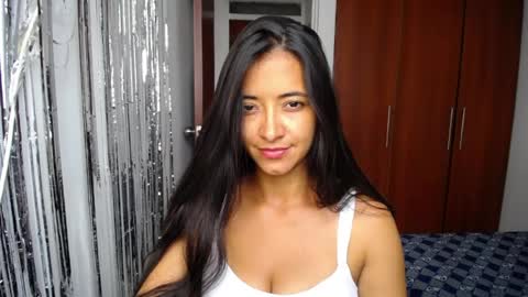 Ilauren online show from May 2026 12:12:02 PM