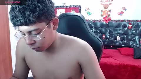 Snapshot of wiilliam_20 chatting on December 2024 05:52:02 PM wiilliam online show from December 2024 05:52:02 PM