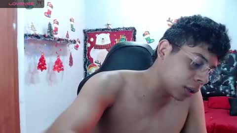 Snapshot of wiilliam_20 chatting on December 2024 06:45:01 PM wiilliam online show from December 2024 06:45:01 PM