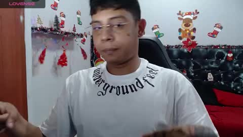 Snapshot of wiilliam_20 chatting on December 2024 03:35:01 PM wiilliam online show from December 2024 03:35:01 PM