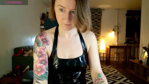 wild_peony online show from November 2025 02:33:01 PM