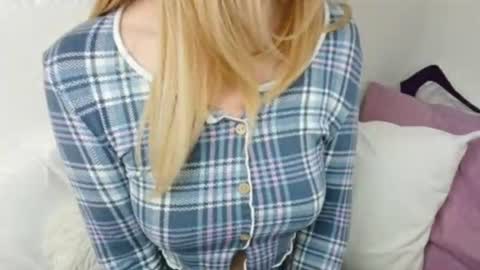 Snapshot of wild_seduction chatting on June 2026 05:54:01 AM Ella online show from June 2026 05:54:01 AM