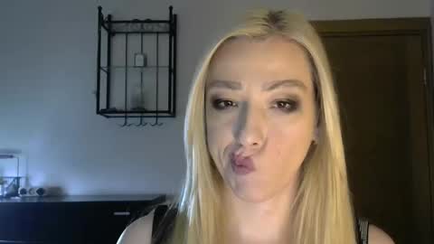 Snapshot of wild_silk_desire chatting on January 2025 08:09:01 AM Alina online show from January 2025 08:09:01 AM